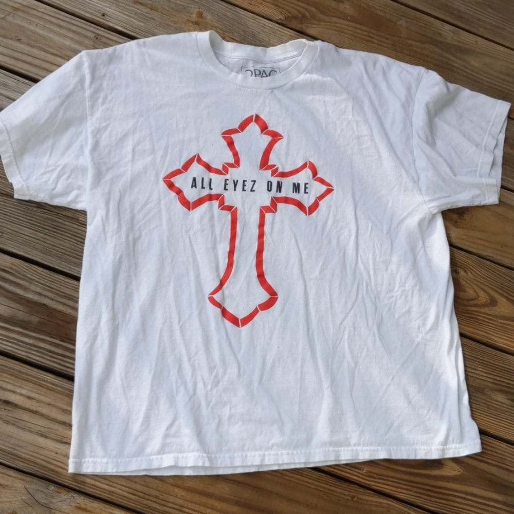 All Eyez On Me graphic tee